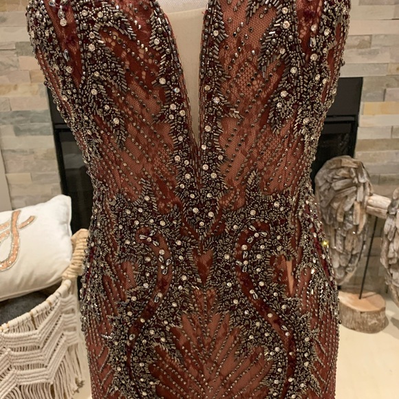 Brand Designer: LUCCI LU Burgundy long beaded dress - Picture 4 of 15